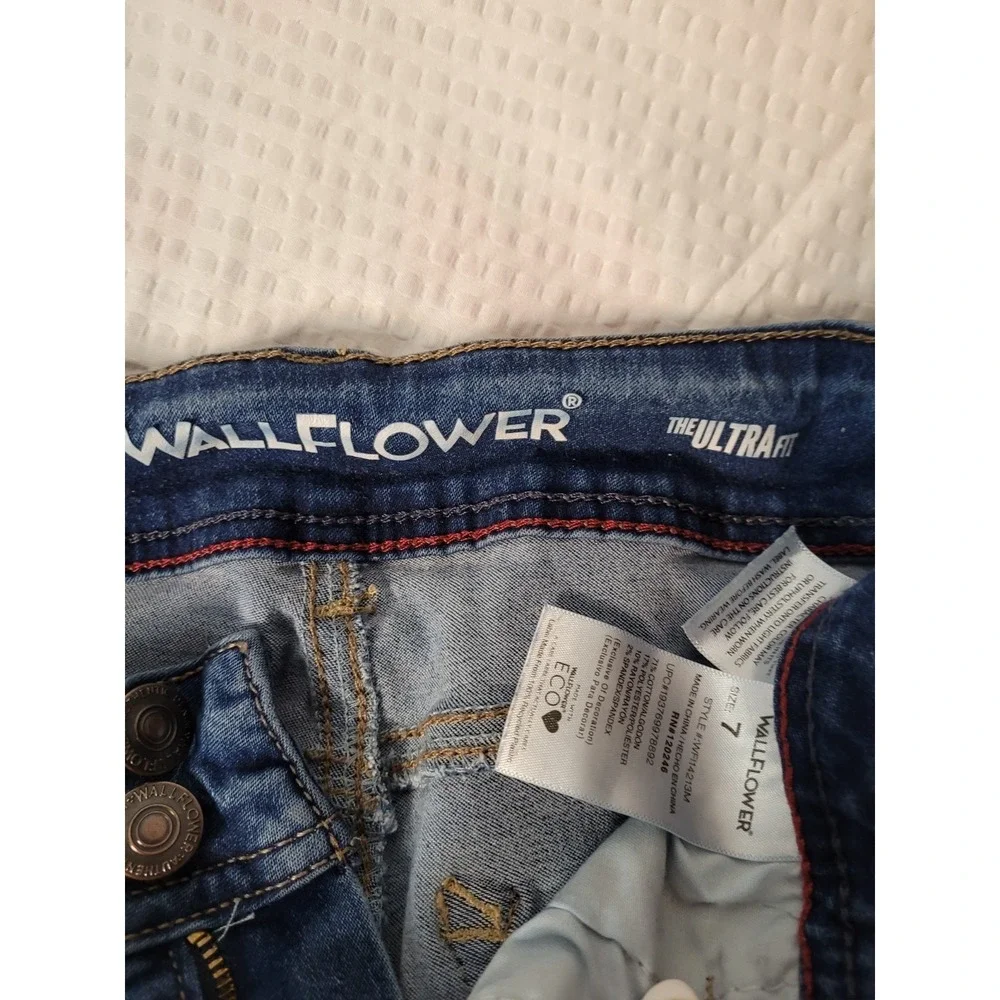 Wallflower‎ Capri Jeans Juniors 7 Blue Luscious Curvy Fit Skinny Stretch Cuffed